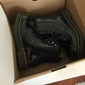 Dr Martin in patent leather size US 8